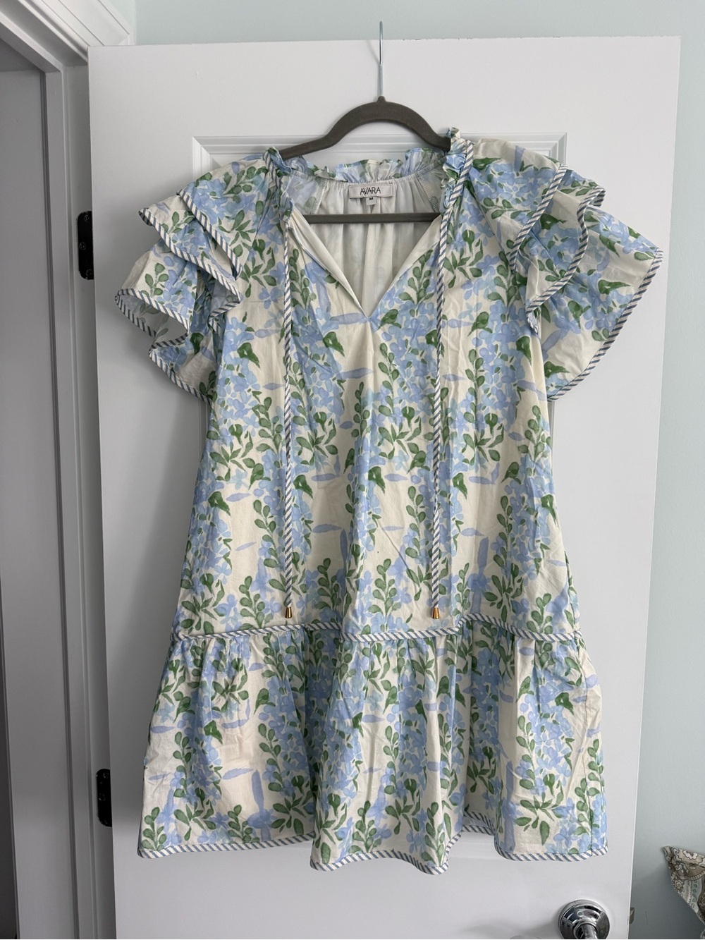 Avara Emma Dress Ruffle Sleeve in Blue & Green Floral. Size M.  NWOT